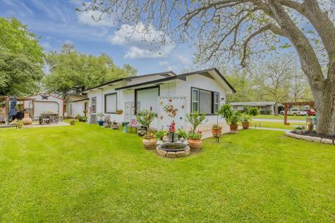 104 N Bright Street Gonzales TX 78629