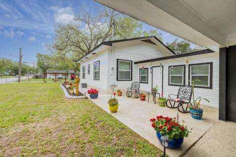 104 N Bright Street Gonzales TX 78629