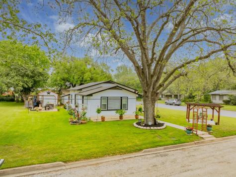 104 N Bright Street Gonzales TX 78629