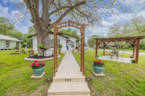 104 N Bright Street Gonzales TX 78629
