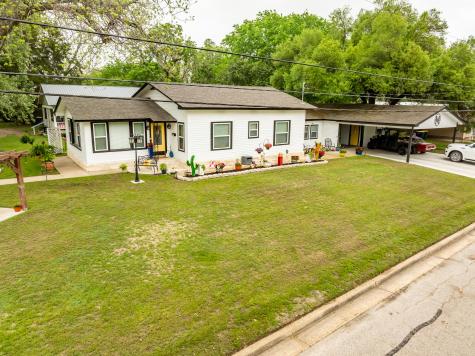 104 N Bright Street Gonzales TX 78629