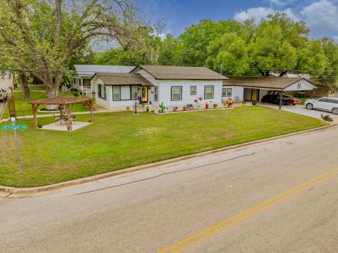 104 N Bright Street Gonzales TX 78629