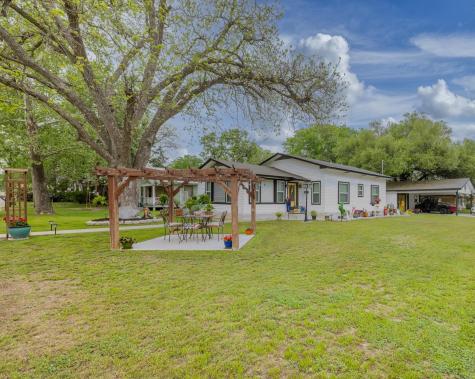 104 N Bright Street Gonzales TX 78629