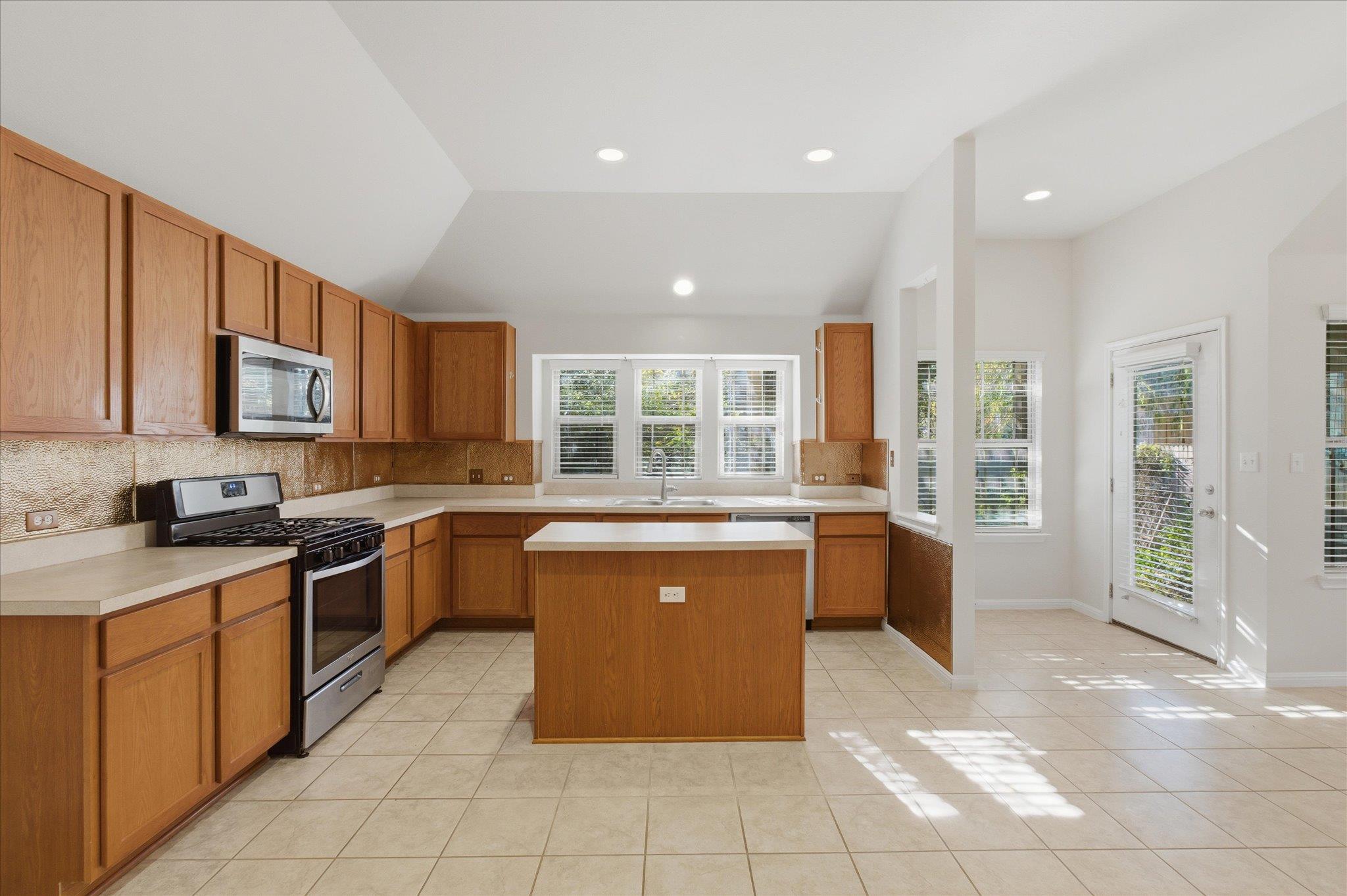 514 Nautical Loop Kyle TX 78640