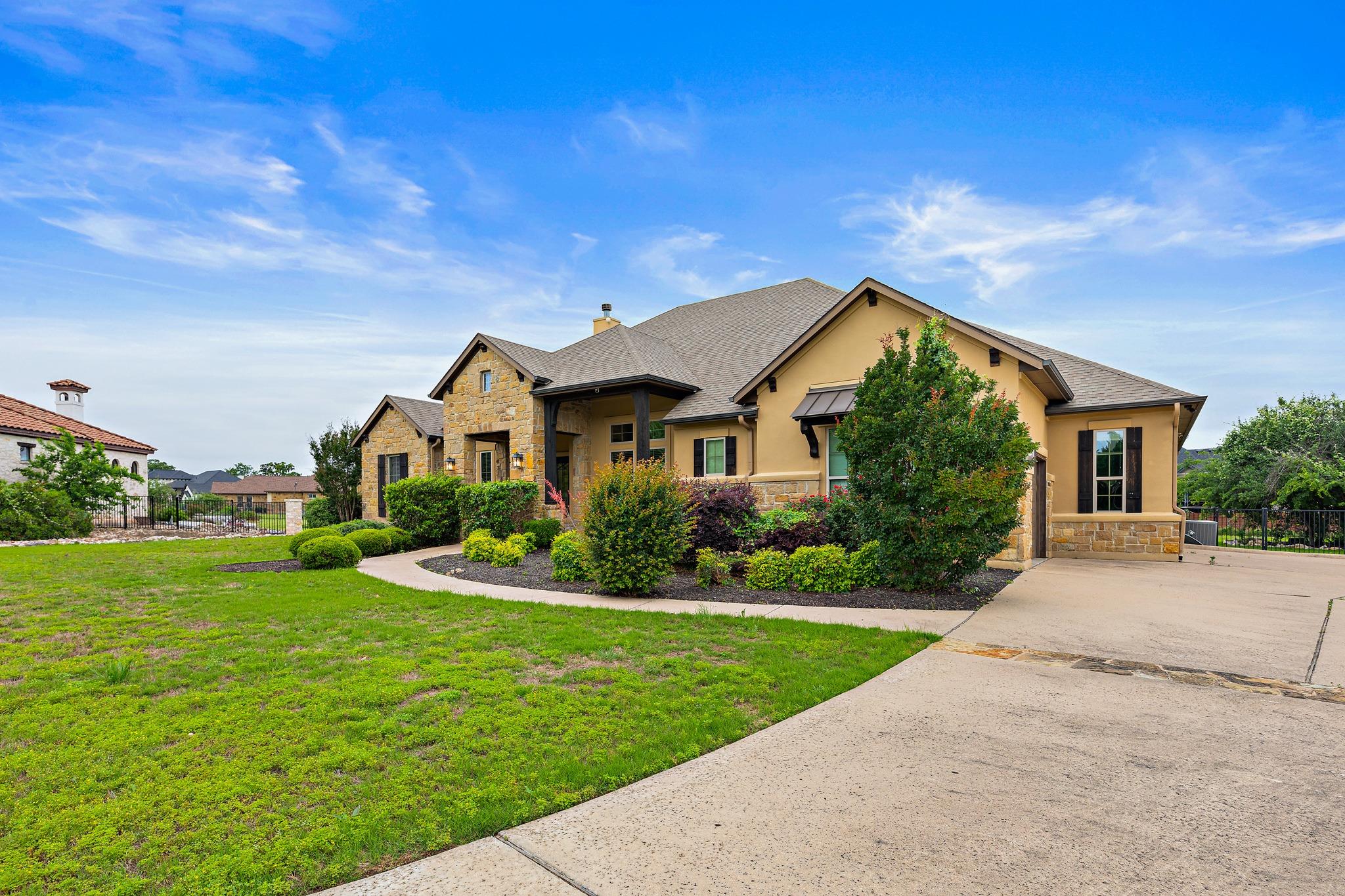 135 Gabriel Vista E Georgetown TX 78633