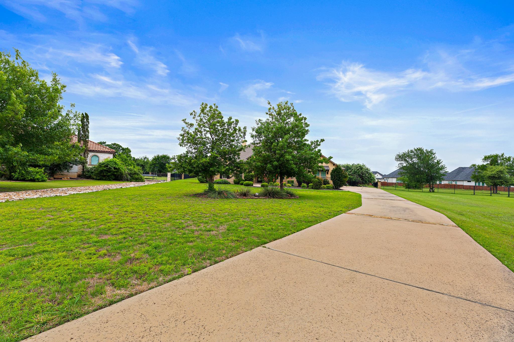 135 Gabriel Vista E Georgetown TX 78633