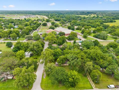302 Harris Street Smithville TX 78957