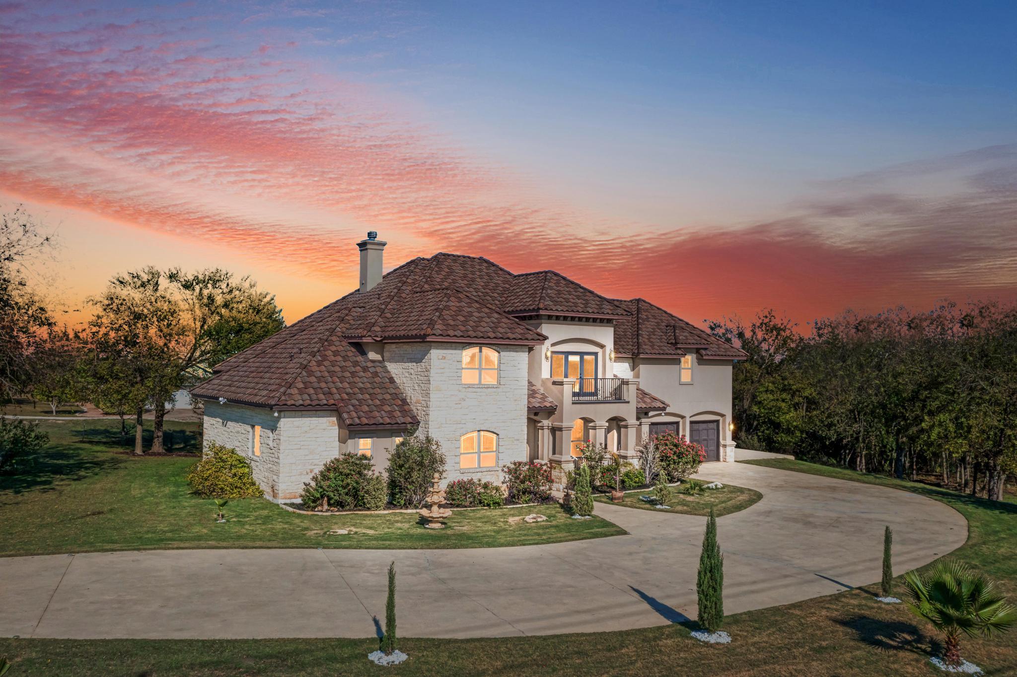 104 Spring Valley Street Hutto TX 78634