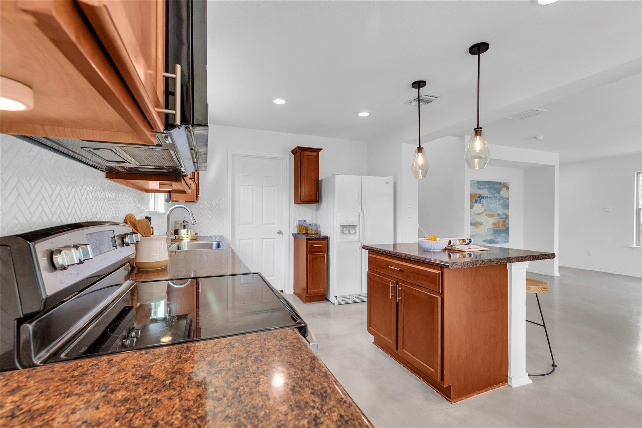 511 Estes Park Taylor TX 76574