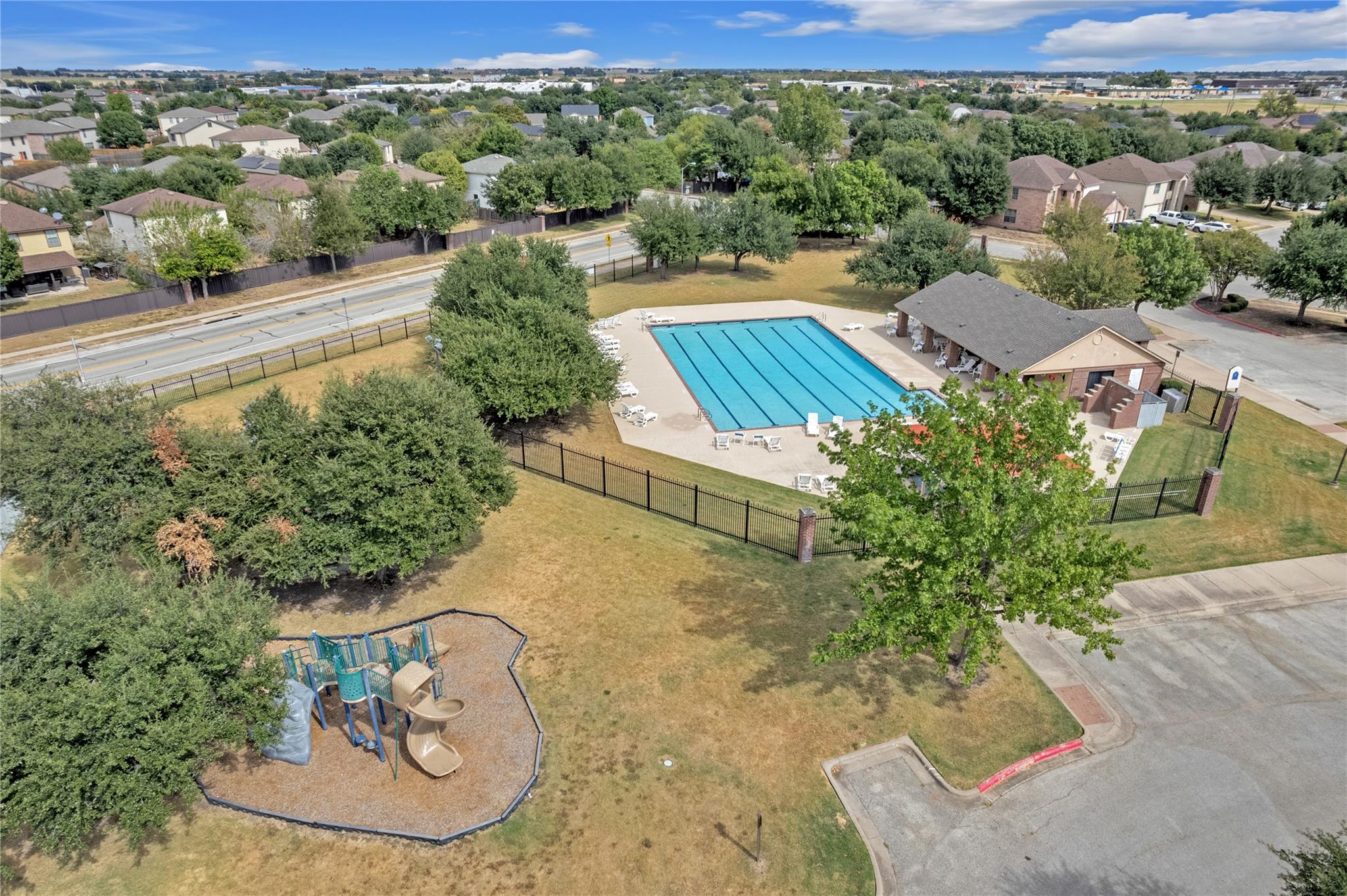 511 Estes Park Taylor TX 76574