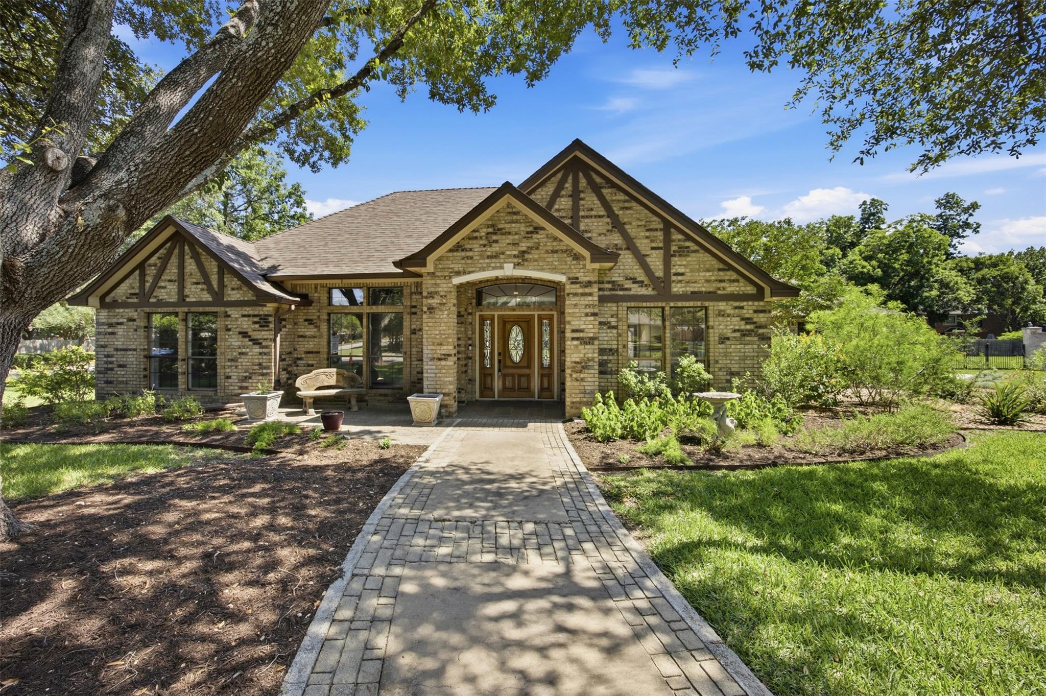 2 Meandering Way Round Rock TX 78664