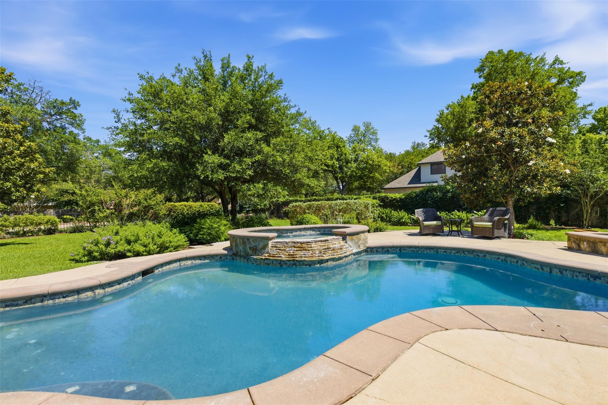 2 Meandering Way Round Rock TX 78664