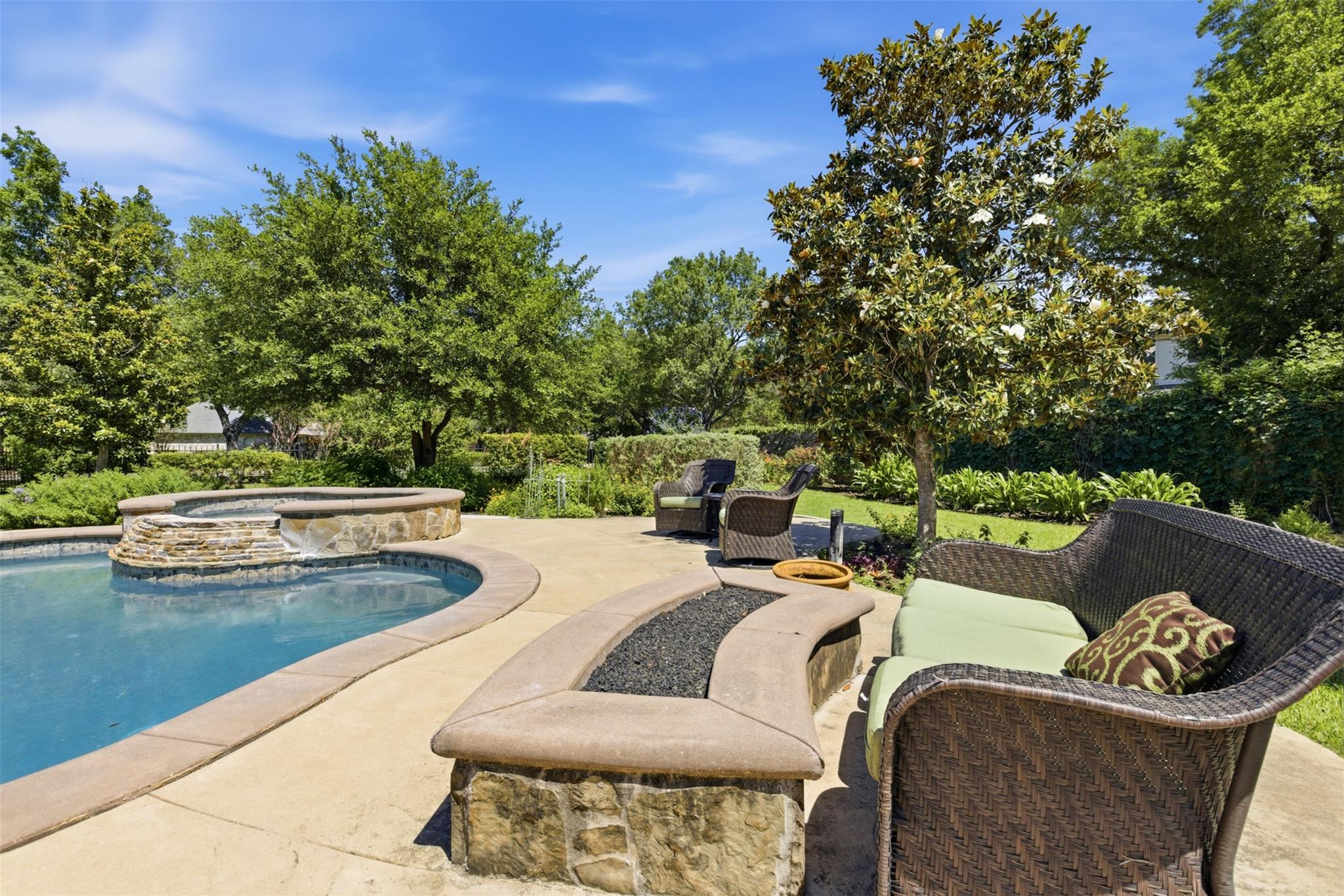 2 Meandering Way Round Rock TX 78664