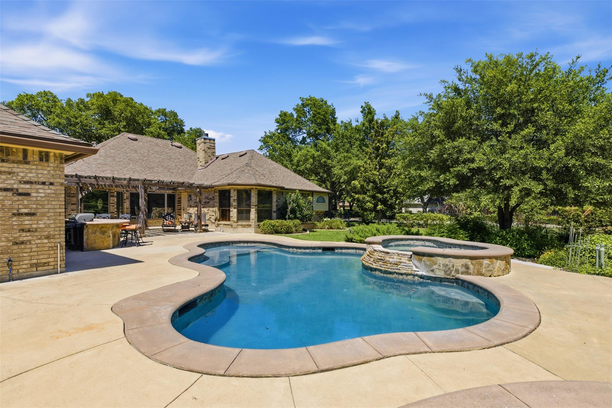 2 Meandering Way Round Rock TX 78664