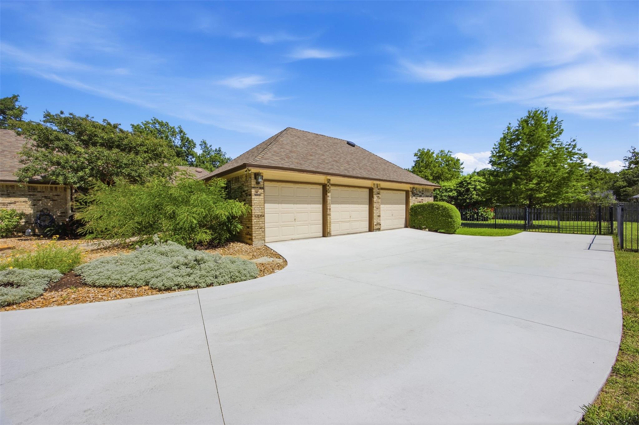 2 Meandering Way Round Rock TX 78664