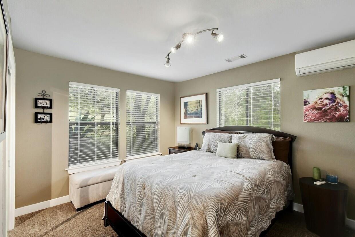 21201 Kathy Lane Spicewood TX 78669