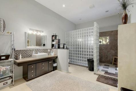 21201 Kathy Lane Spicewood TX 78669