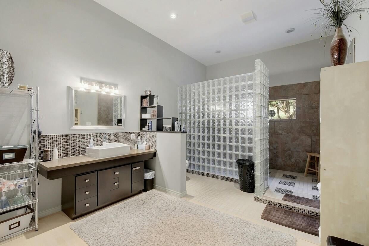 21201 Kathy Lane Spicewood TX 78669