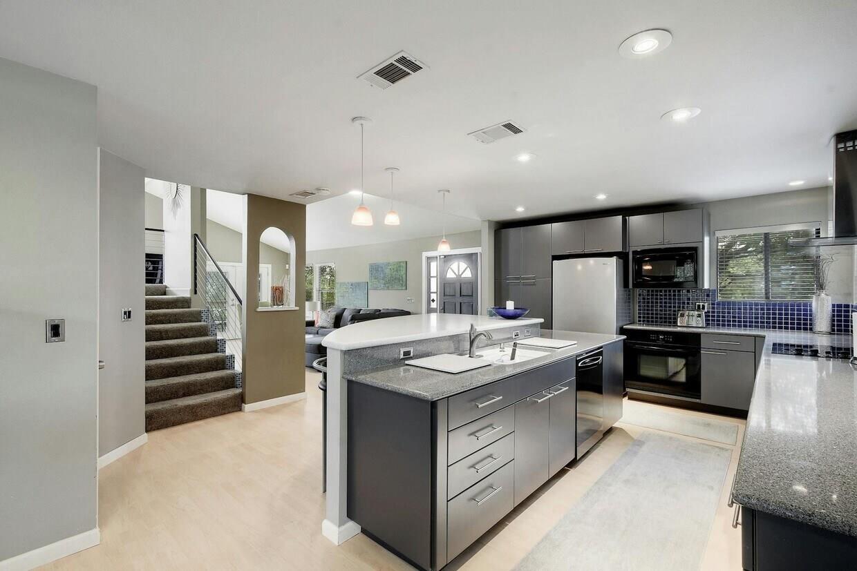 21201 Kathy Lane Spicewood TX 78669