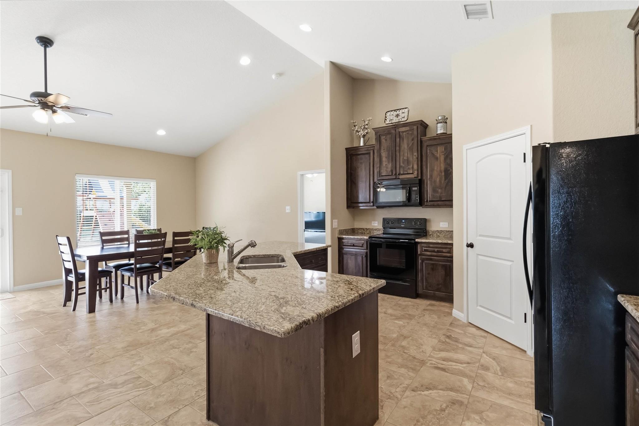 285 Hummingbird Way Martindale TX 78655