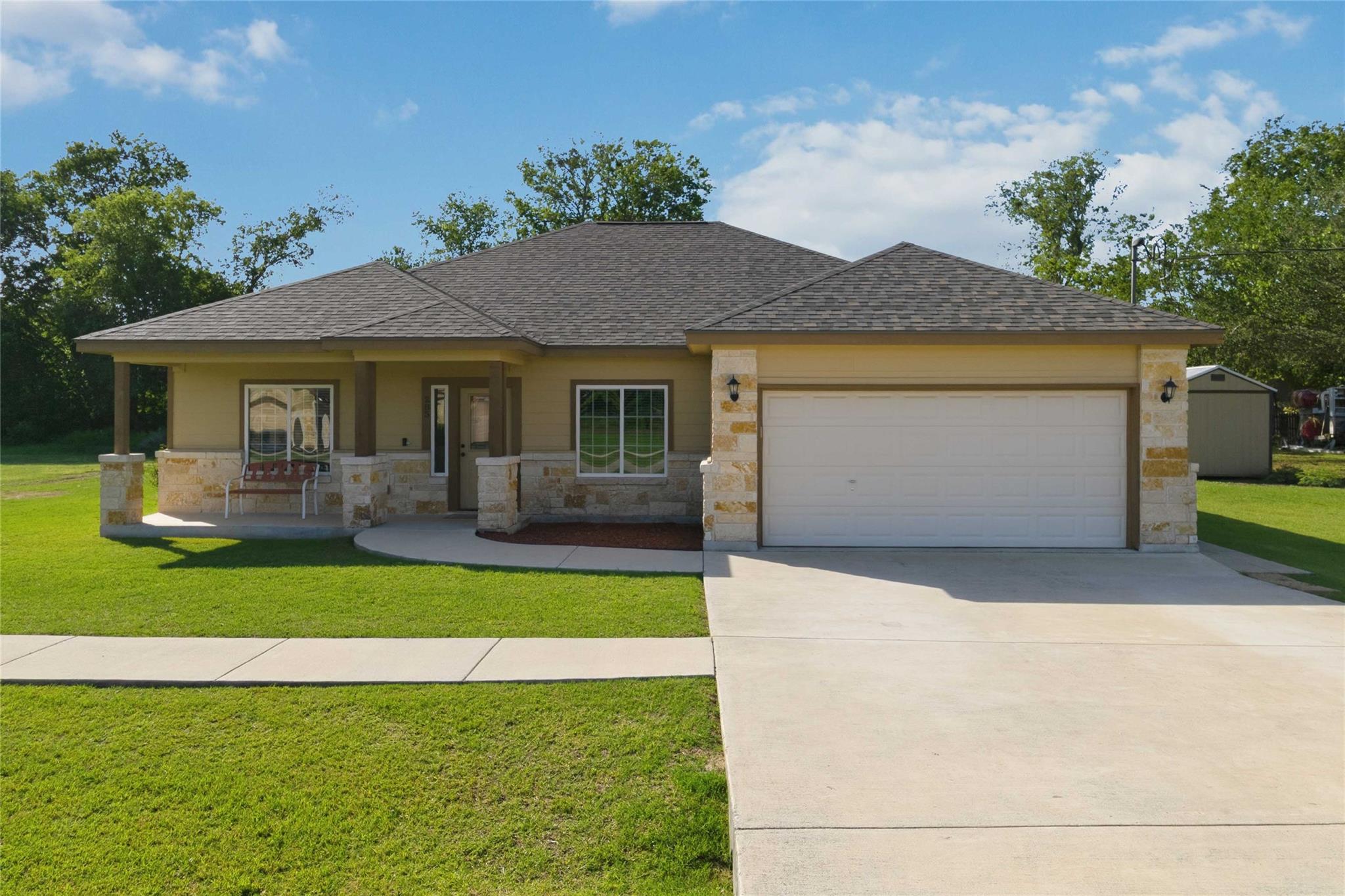 285 Hummingbird Way Martindale TX 78655
