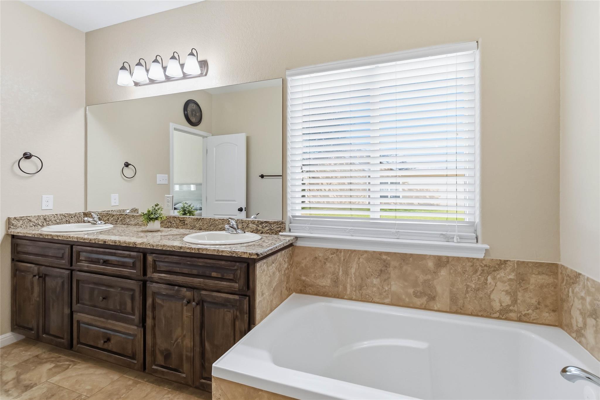 285 Hummingbird Way Martindale TX 78655