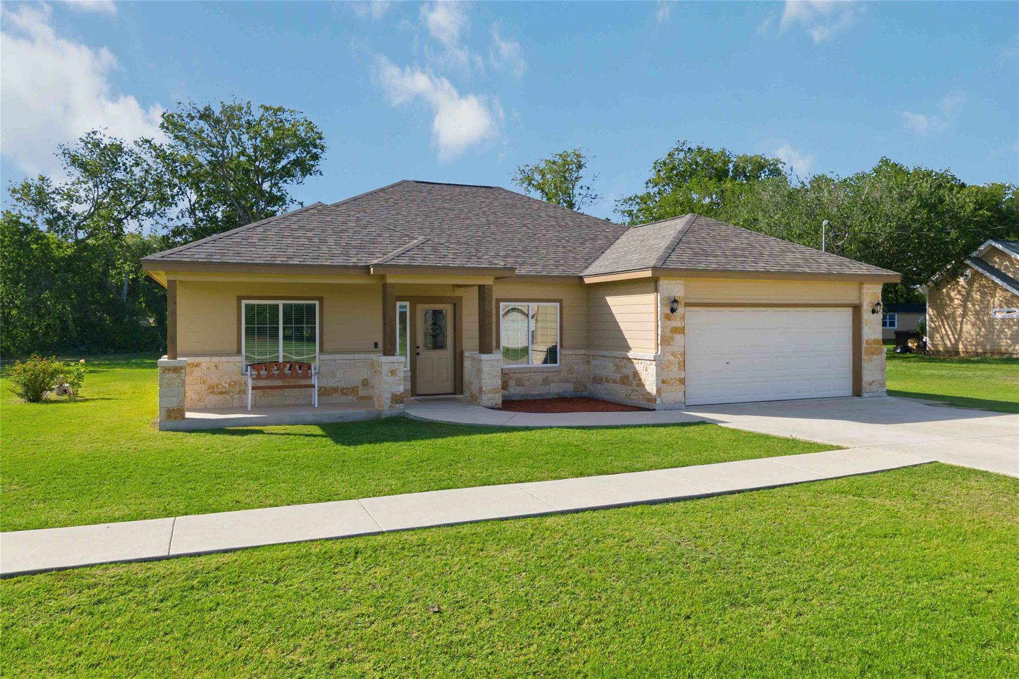 285 Hummingbird Way Martindale TX 78655
