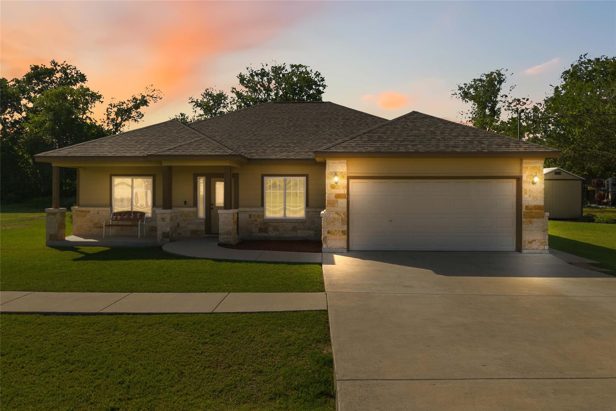 285 Hummingbird Way Martindale TX 78655