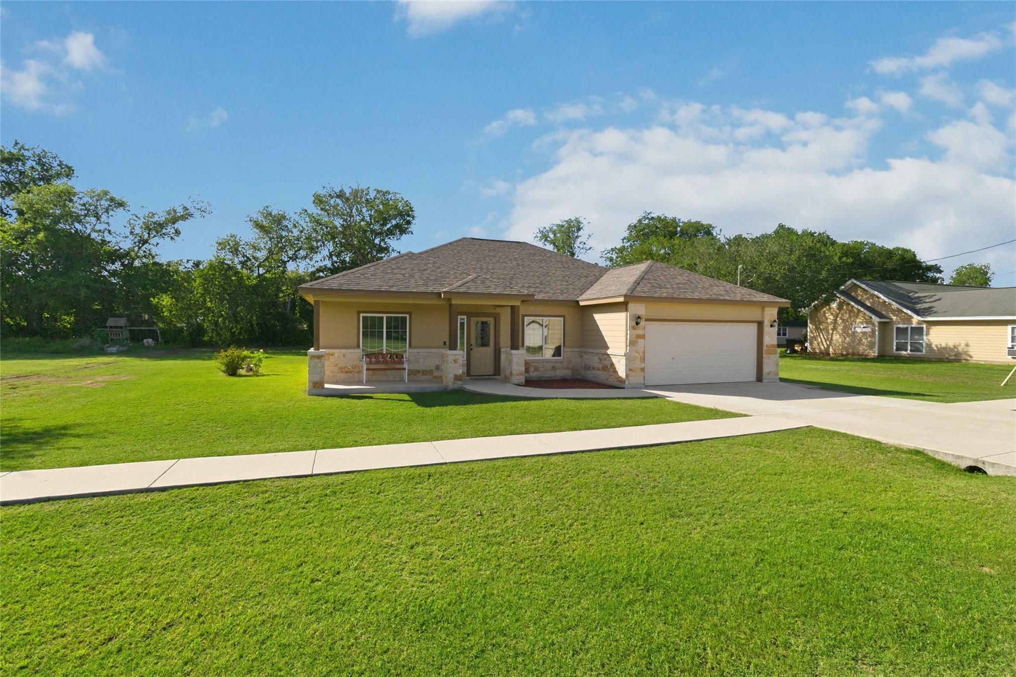 285 Hummingbird Way Martindale TX 78655