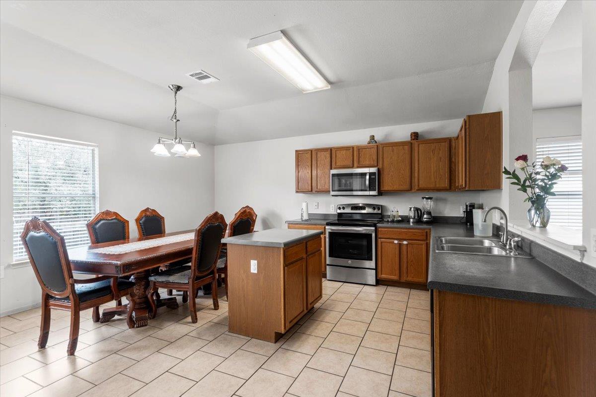 5105 Bantom Woods Bend Austin TX 78724
