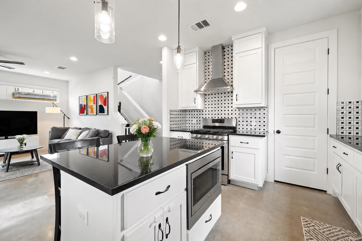 1182 Ridgeway Drive Austin TX 78702
