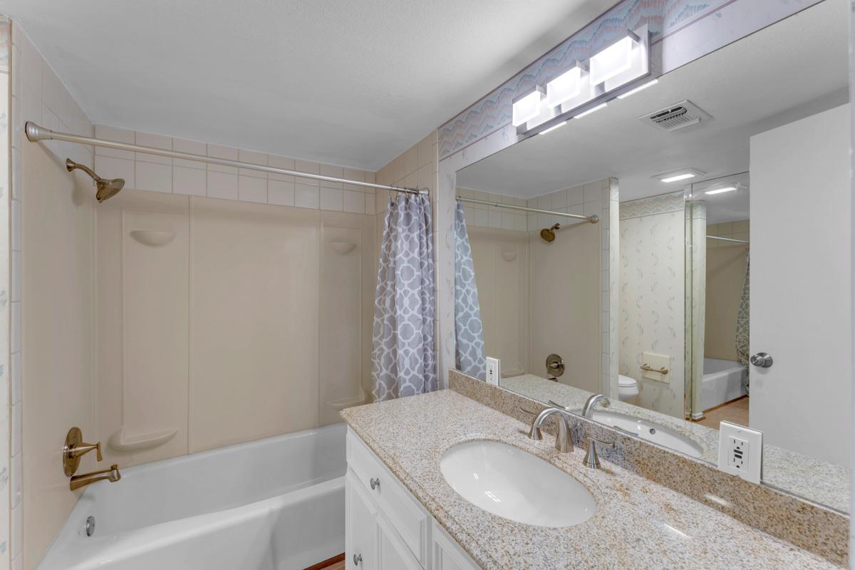 100 Semi Circle Horseshoe Bay TX 78657