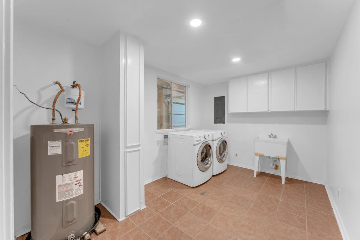 100 Semi Circle Horseshoe Bay TX 78657