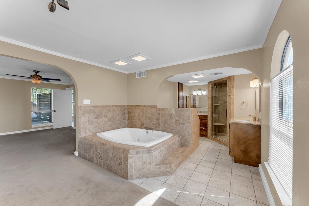 100 Semi Circle Horseshoe Bay TX 78657