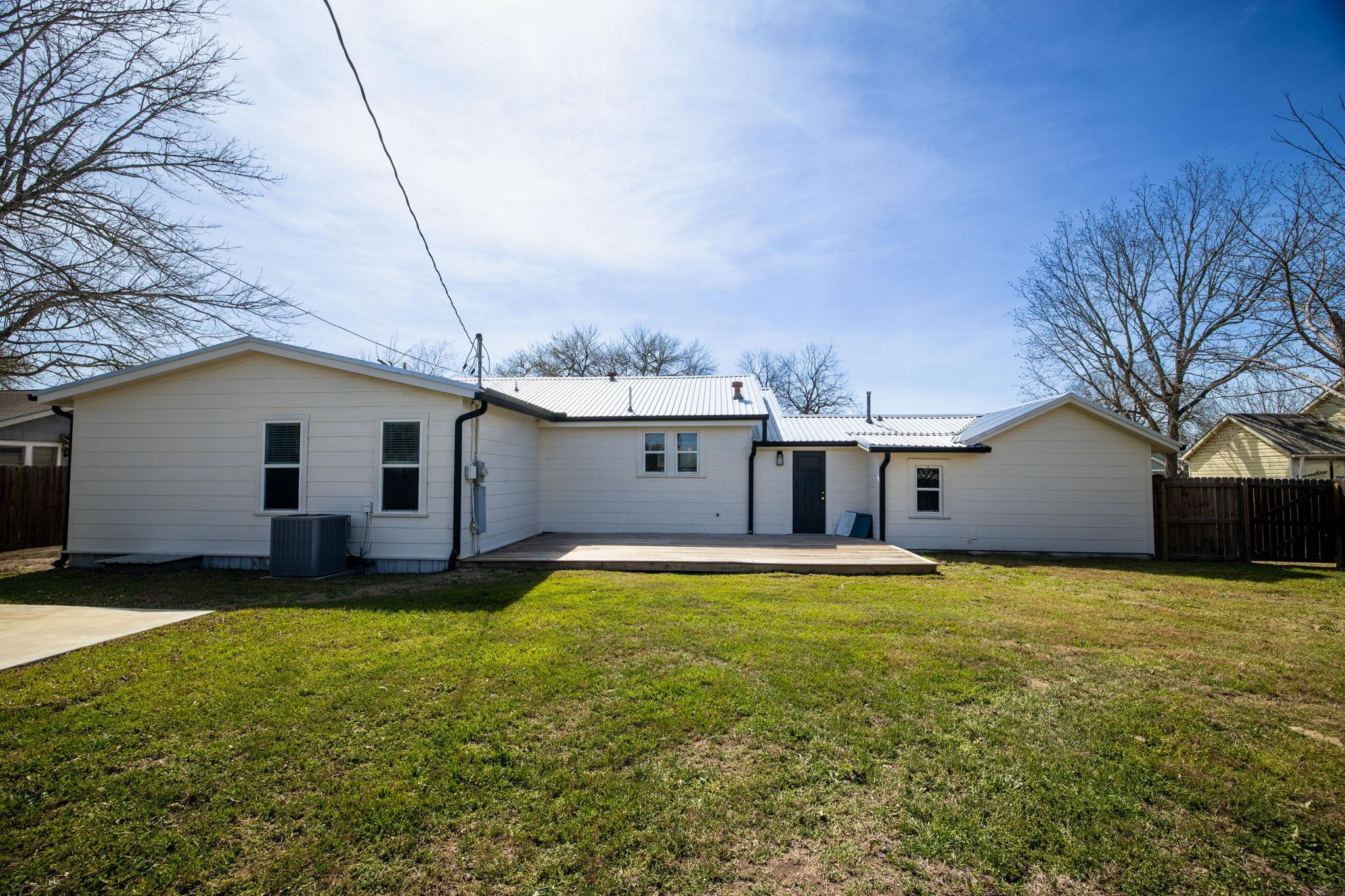 215 Paulus Street Schulenburg TX 78956