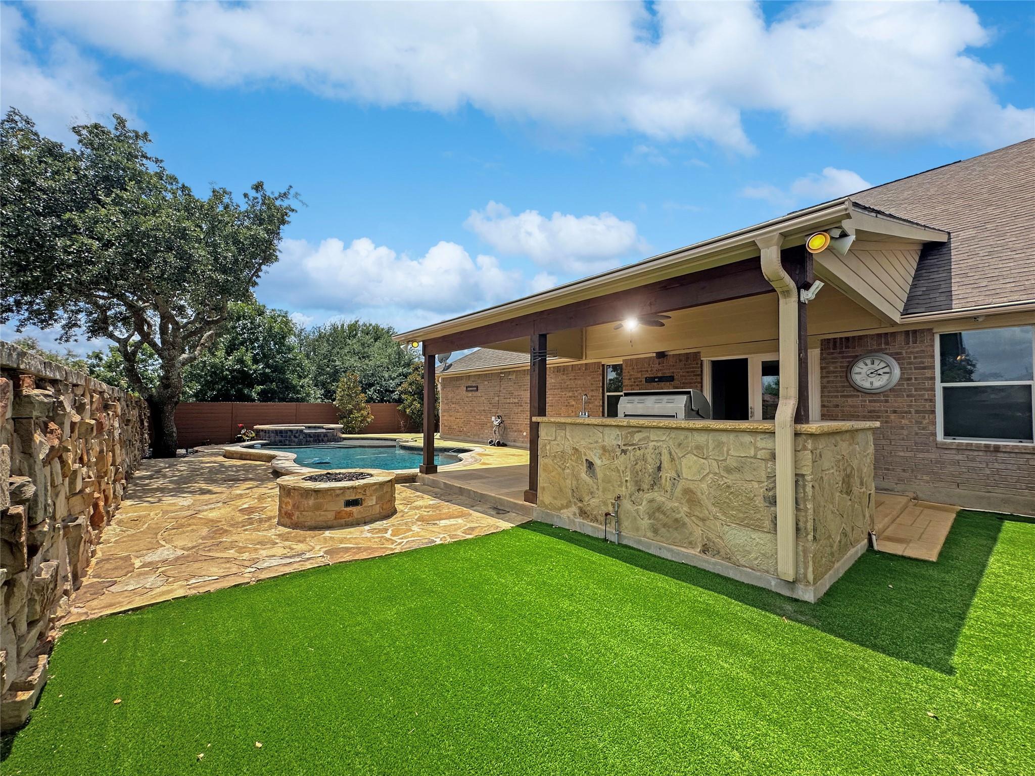 201 Arrezo Lane Georgetown TX 78628
