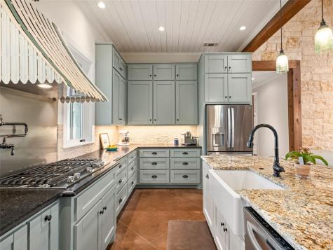 1503 Funf Kinder Road Fredericksburg TX 78624
