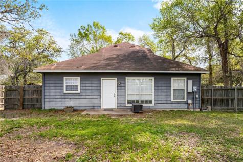 301 Buckeye Trail La Grange TX 78945