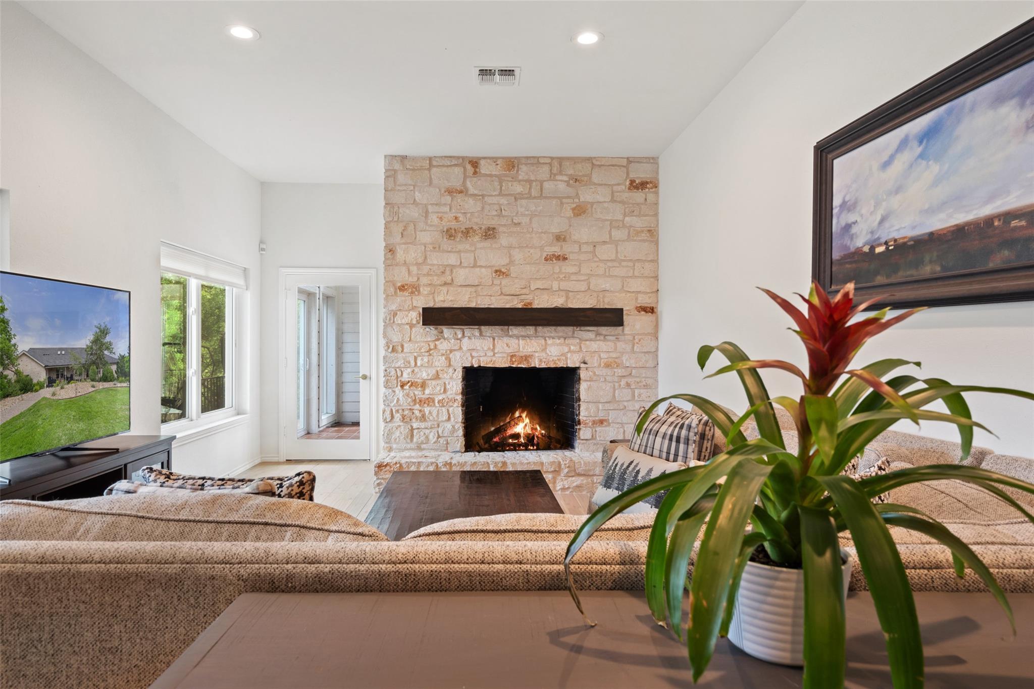 105 Stonegate Lane Dripping Springs TX 78620