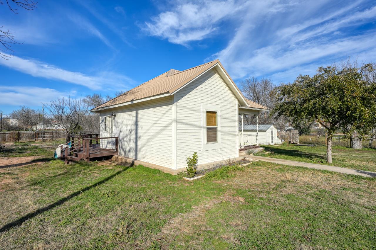 305 W Tarrant Street Llano TX 78643