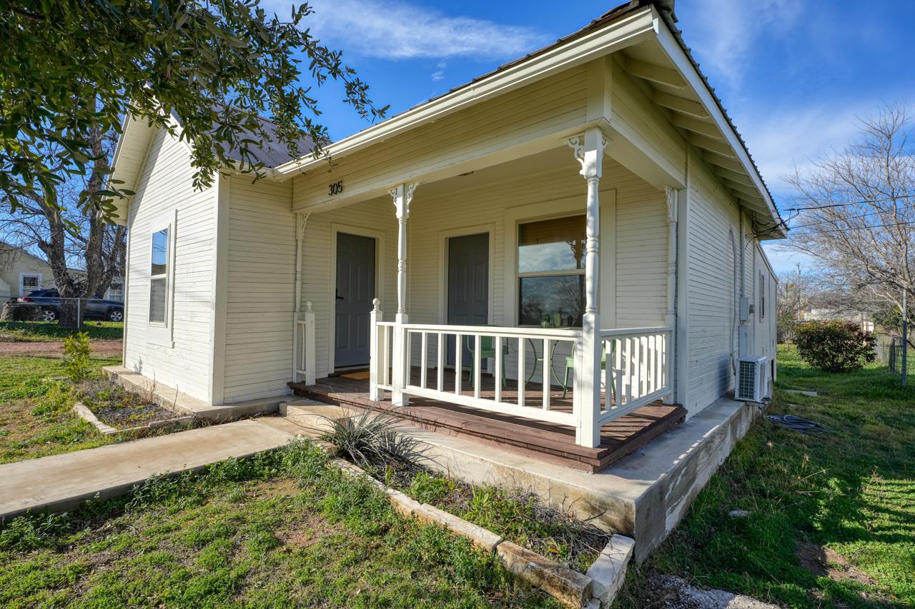305 W Tarrant Street Llano TX 78643