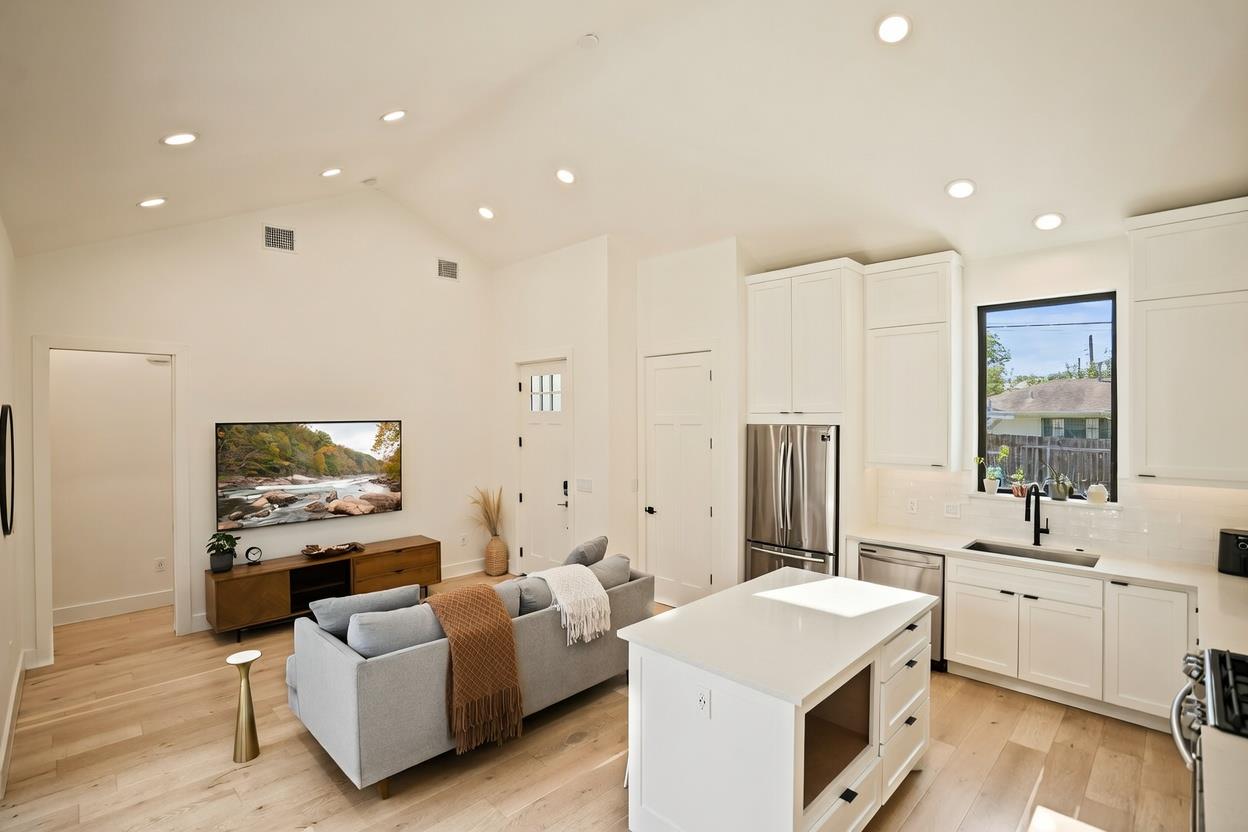 2216 Lindell Avenue Austin TX 78704