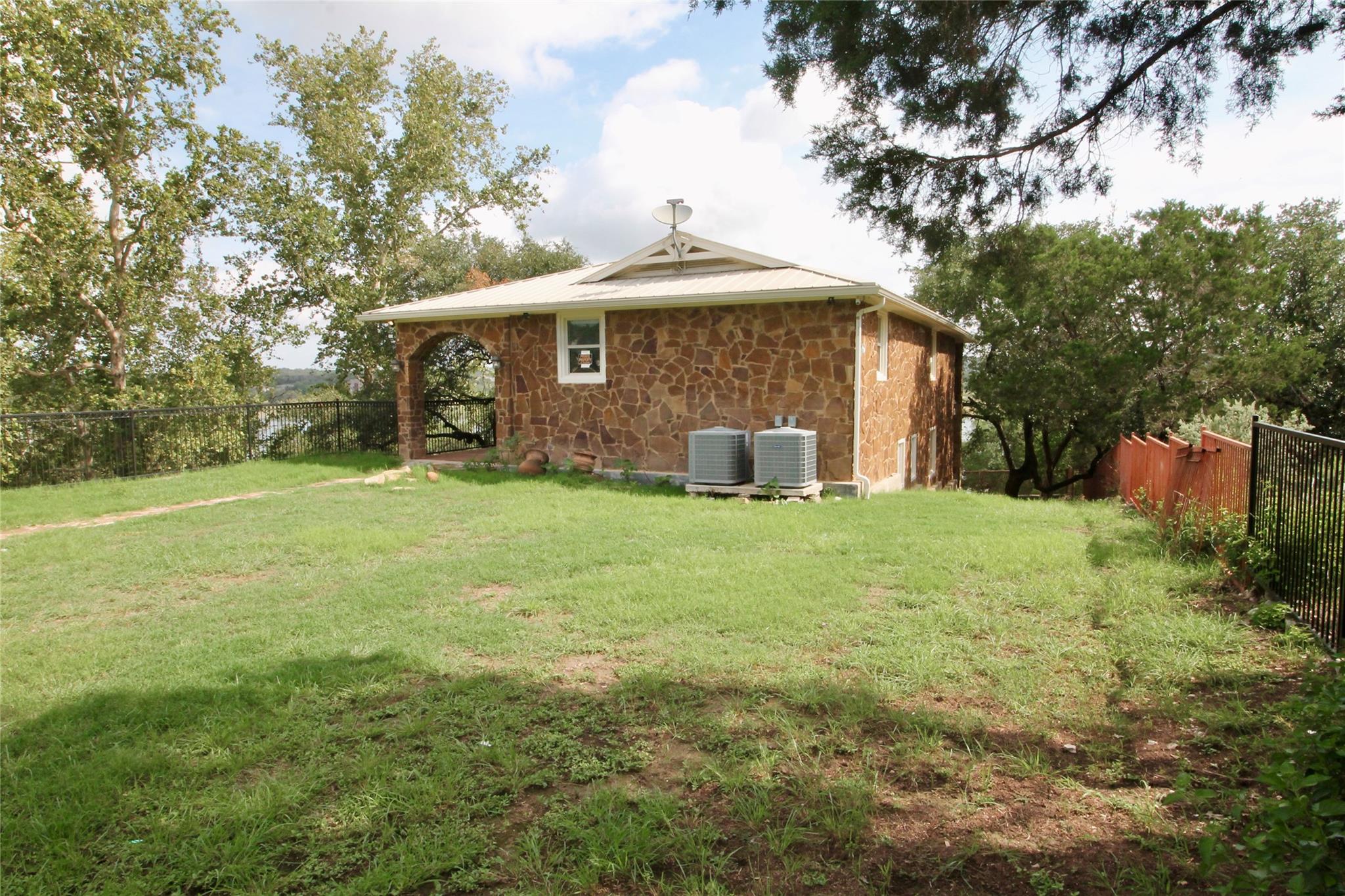 20700 E Lakeshore Drive Spicewood TX 78669