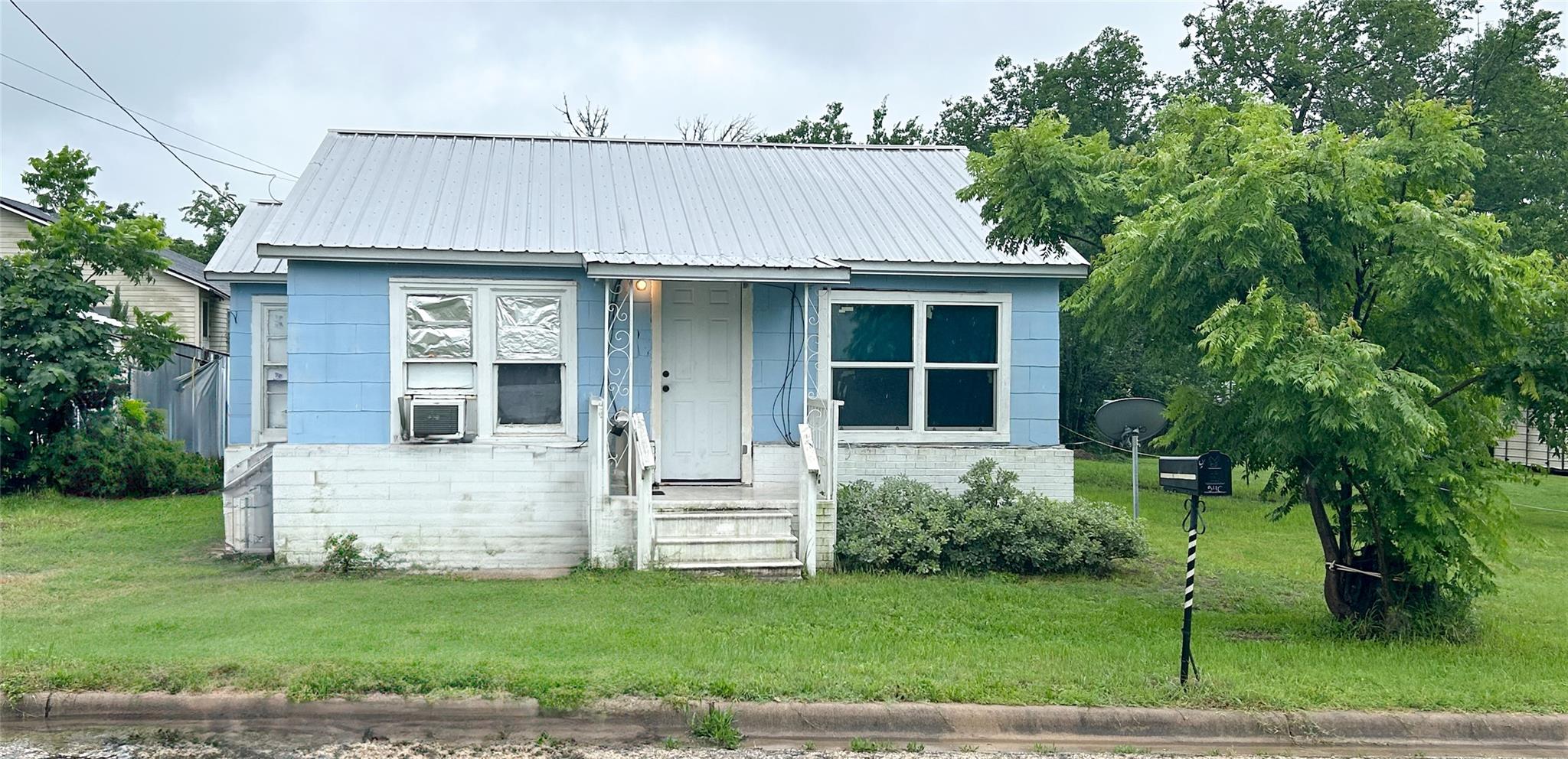 540 W Hempstead Street Giddings TX 78942