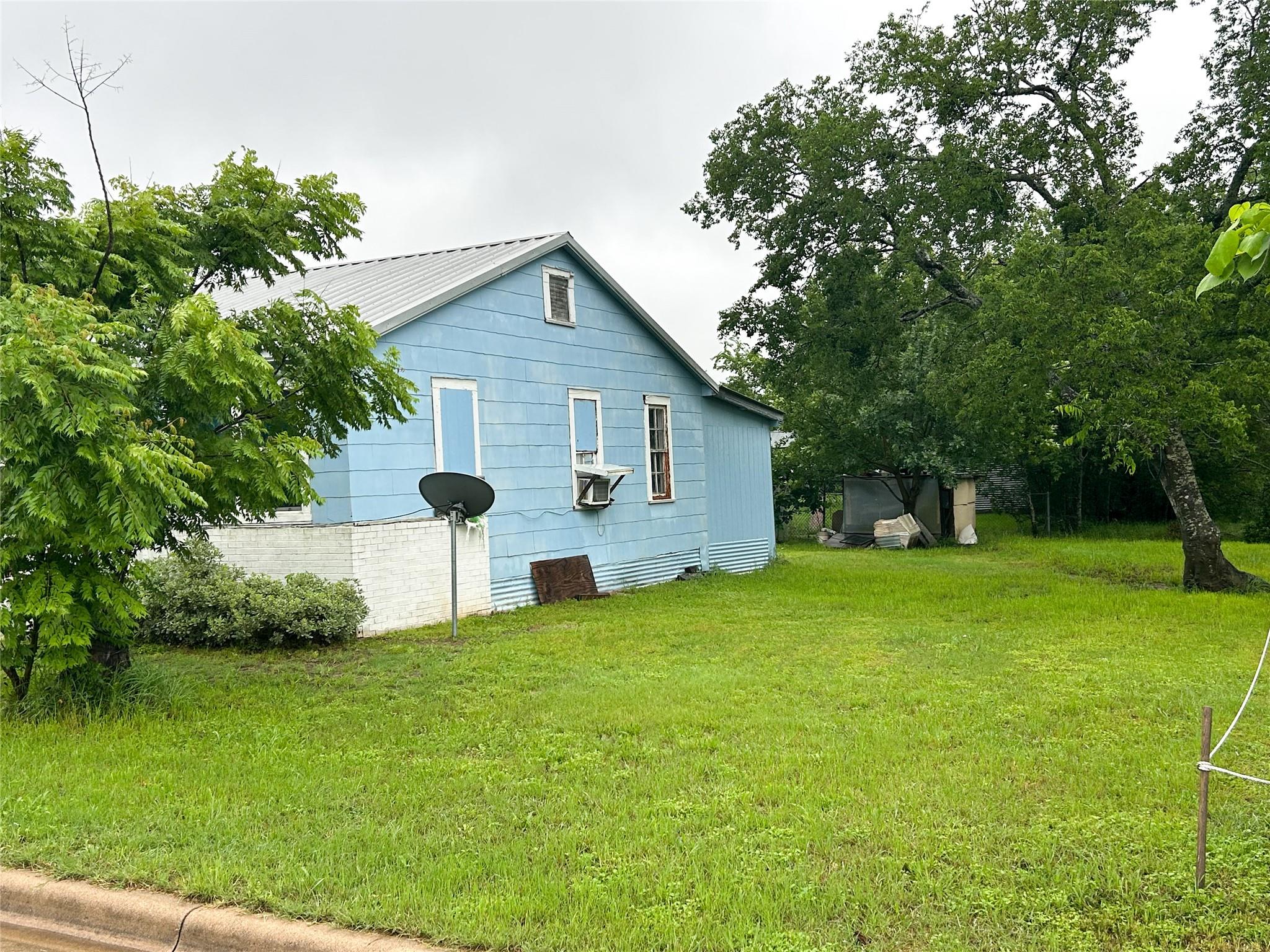 540 W Hempstead Street Giddings TX 78942
