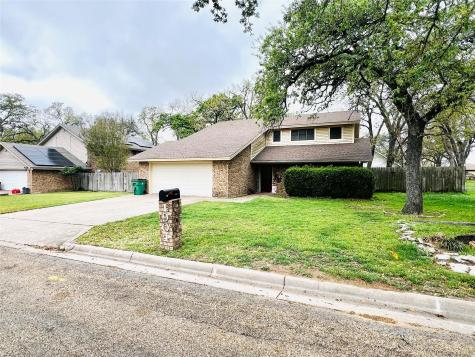 1904 N Hoover Avenue Cameron TX 76520