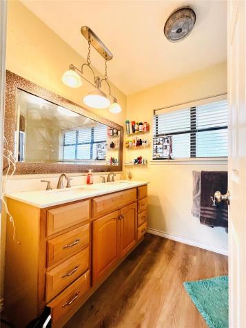 1904 N Hoover Avenue Cameron TX 76520