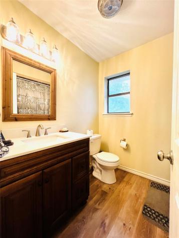 1904 N Hoover Avenue Cameron TX 76520