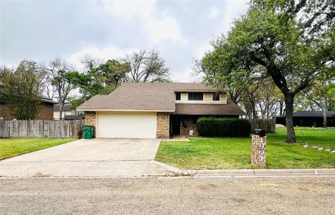 1904 N Hoover Avenue Cameron TX 76520