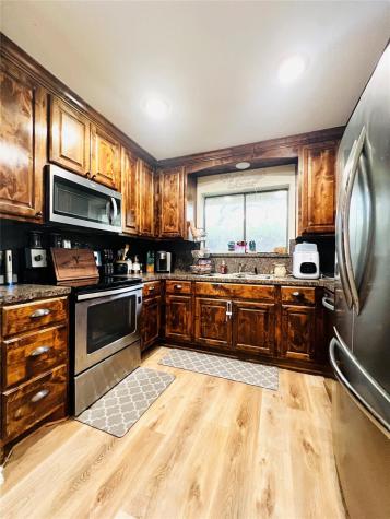 1904 N Hoover Avenue Cameron TX 76520
